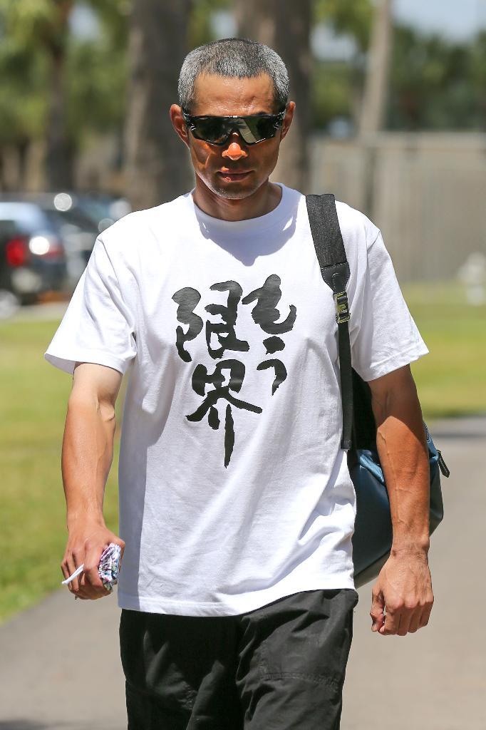 川崎宗則 イチローに書いてもらった 宗りん ユニ着て初練習wwwww パ専 川崎宗則 イチローに書いてもらった 宗りん ユニ着て初練習wwwww パ専
