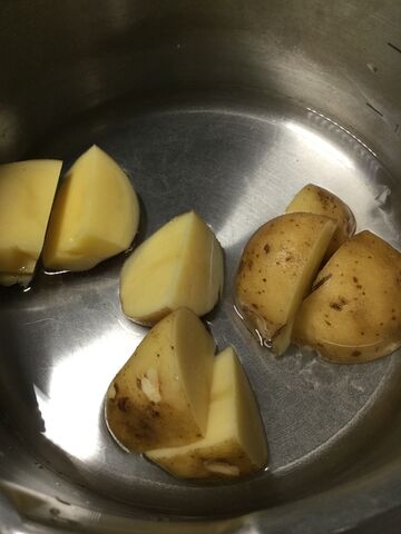 じゃがいも玉ねぎソーセージ炒め サワークリームのせ サワークリームはディップのような役割に 料理したことないolが料理できるようになるまでの軌跡 じゃがいも玉ねぎソーセージ炒め サワークリームのせ サワークリームはディップのような役割に 料理したことないolが料理できるようになるまでの軌跡
