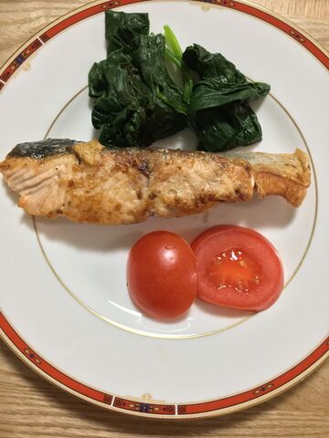 ますのムニエル 薄力粉を魚におしつけるようにすると良い焼き色 料理したことないolが料理できるようになるまでの軌跡