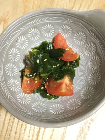 わかめとトマトの酢の物 カンタン酢でまぜるだけ 料理したことないolが料理できるようになるまでの軌跡 わかめとトマトの酢の物 カンタン酢でまぜるだけ 料理したことないolが料理できるようになるまでの軌跡