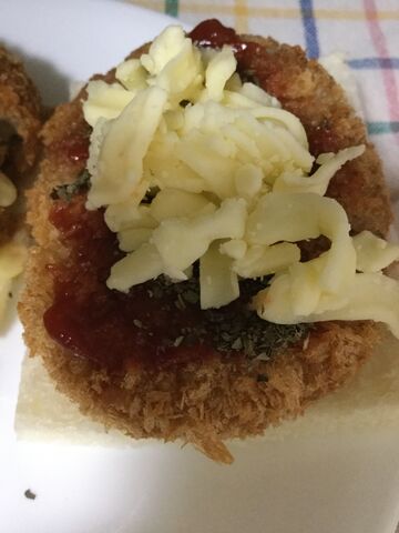 コロッケにチーズのせてアレンジ ソース次第 料理したことないolが料理できるようになるまでの軌跡