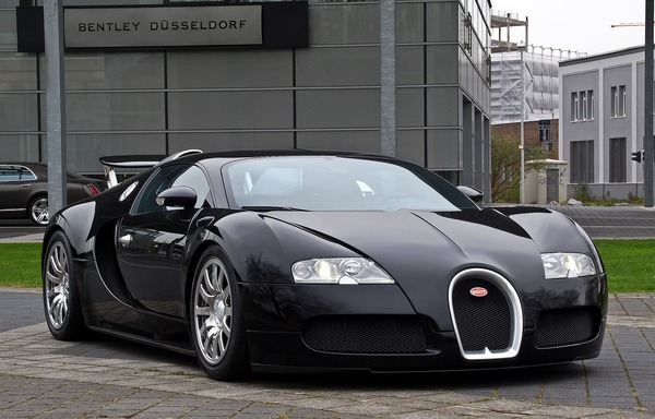 1920px-Bugatti_Veyron