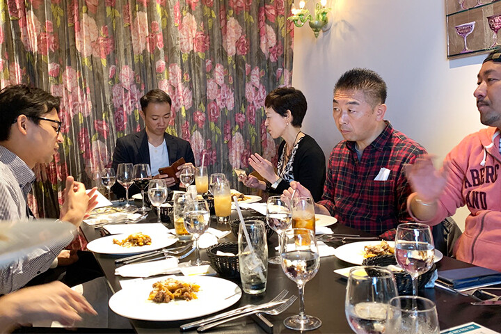 オフィシャル食事会の様子