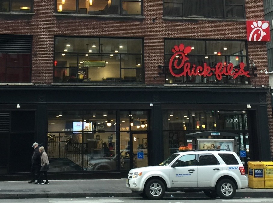マンハッタン発 Delaney Chicken ディレイニーチキン Nycで流行のチキンサンドイッチを堪能 Urbanspace Vanderbilt アーバンスペースヴァンダービルト No Gourmet No Life