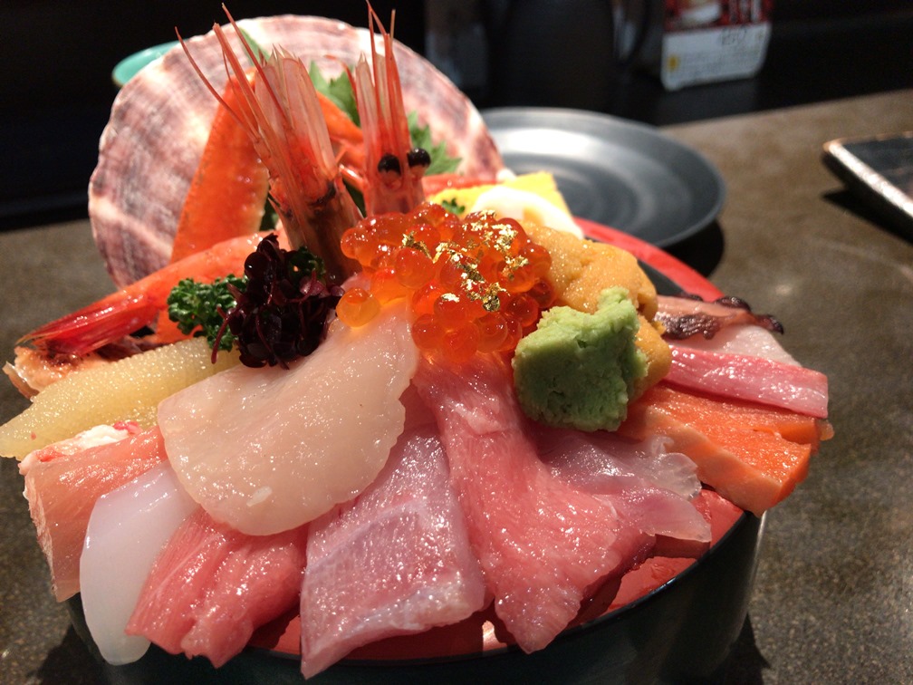 金沢発 山さん寿司 本店 近江町市場にて早朝から営業している海鮮丼がウリの人気寿司屋 No Gourmet No Life