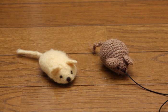ネズミとネコ。ネズミ2匹