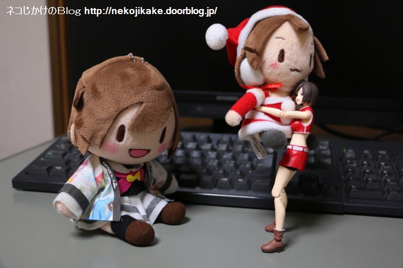 2018121903サンタさんを持ち上げる。