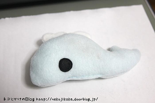 ネコのおもちゃ(くじらのまたたびキッカー)