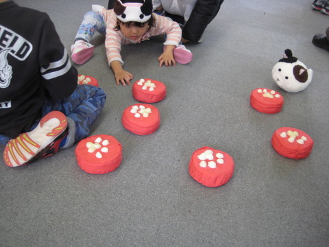 視覚を使わずに遊べるおもちゃの発表会