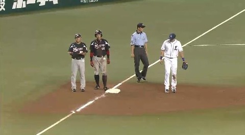 7回表2角中フォアボール暴投2塁3塁 (1)