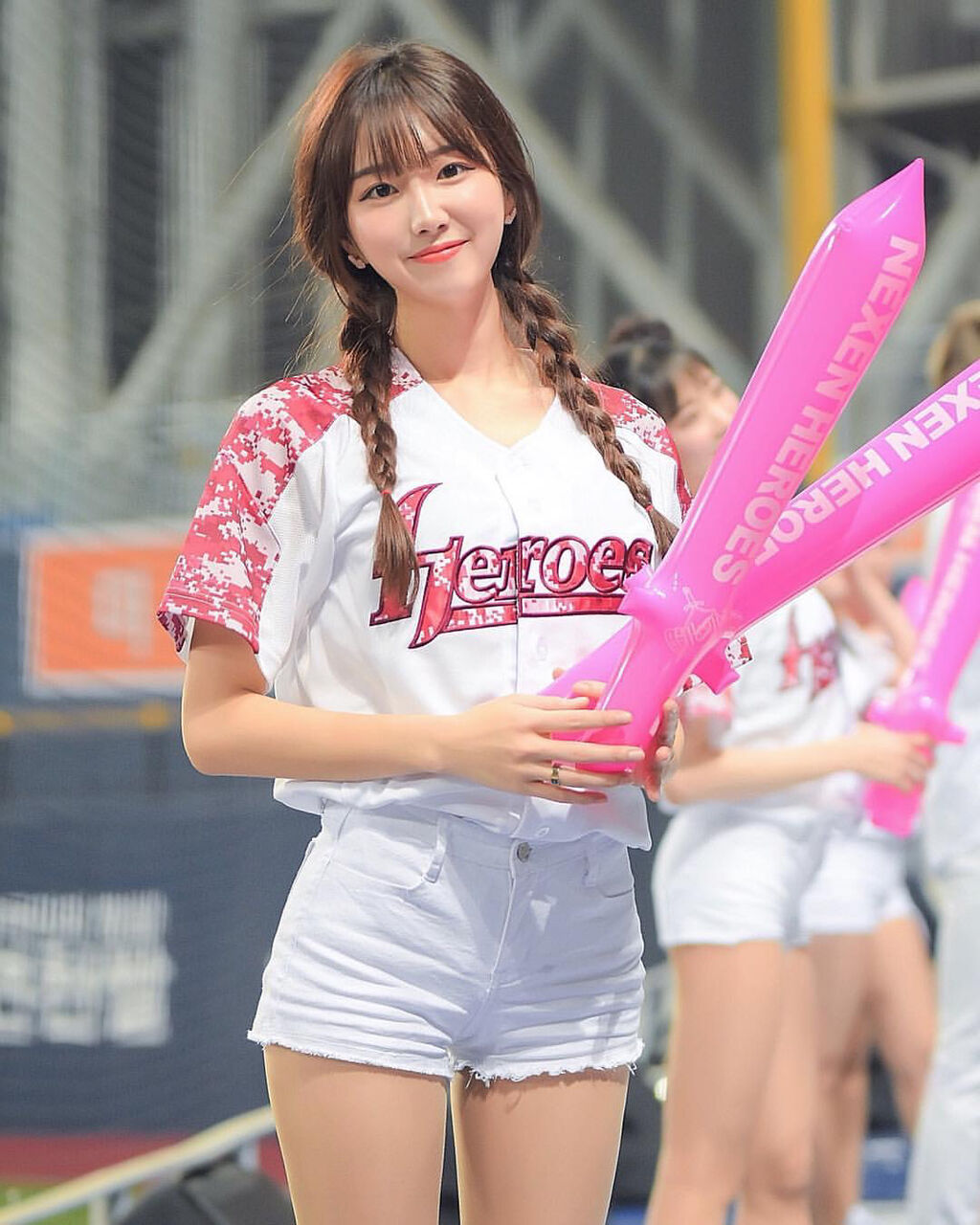 可愛すぎる台湾チアちゅんちゅん「ヤンジャン」表紙に！ やみ速なんJ西武まとめ