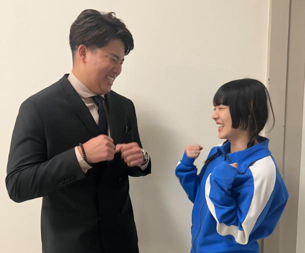 【悲報】村上宗隆さん、あいみょんとイチャつく