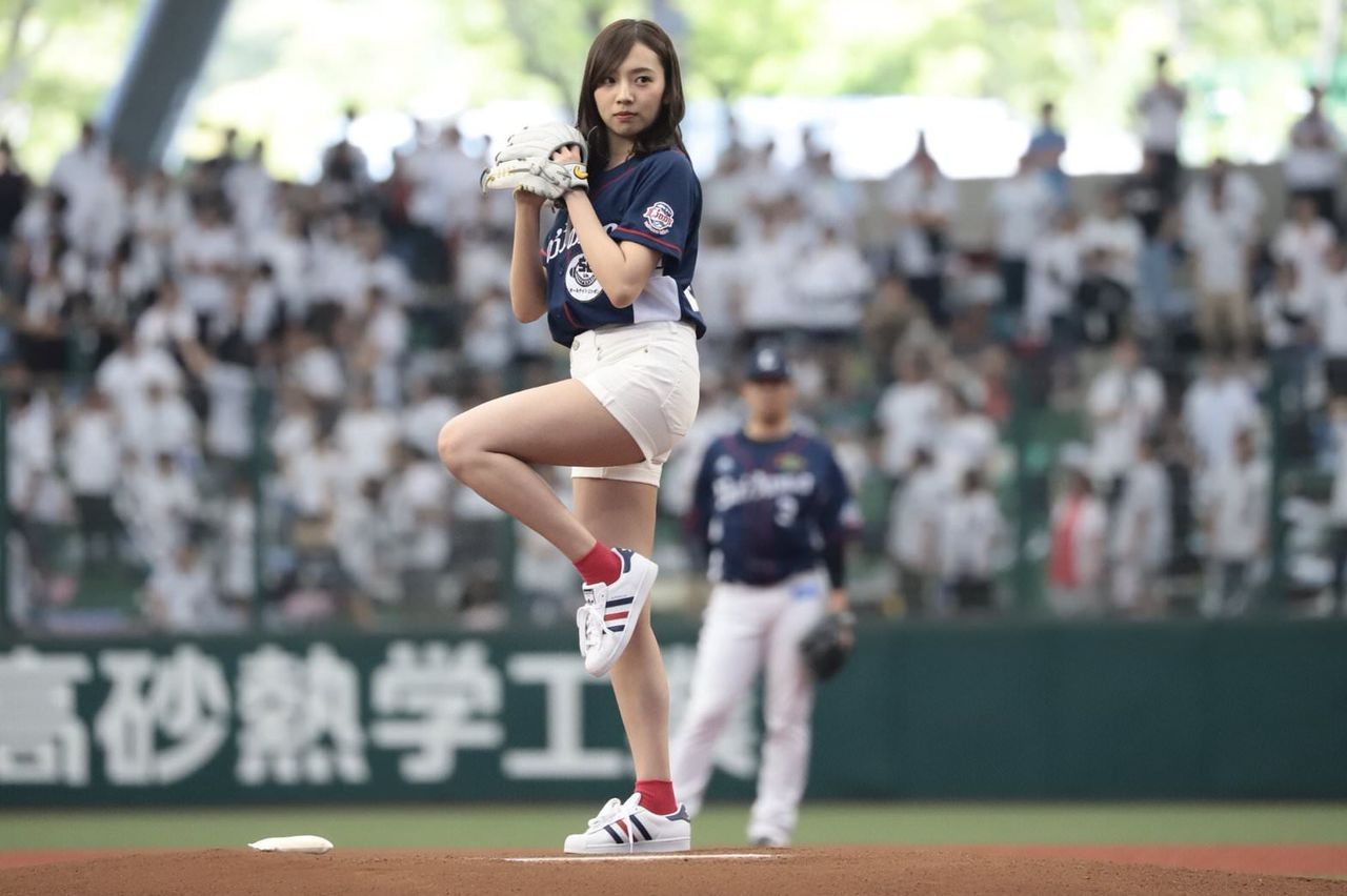 朗報 女性芸能人のノーバン始球式wwww 埼玉西武ライオンズアンテナ