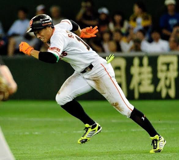 鈴木尚広 バット 巨人】鈴木尚広外野守備走塁コーチ、積極的に走るけど冷静に