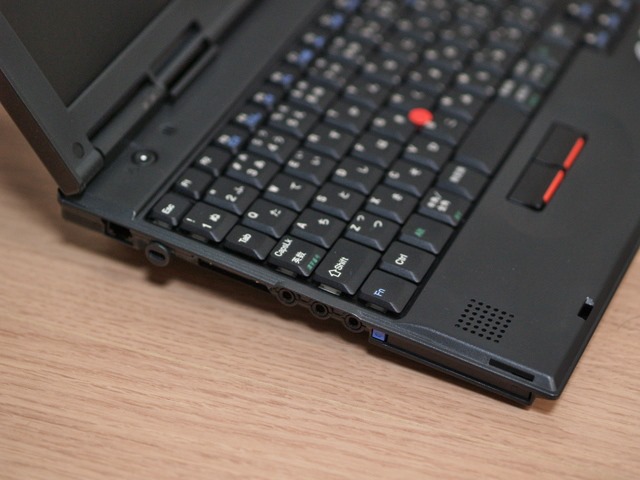 IBM ThinkPad 240を簡単にレビュー : 小さいって事は・・・