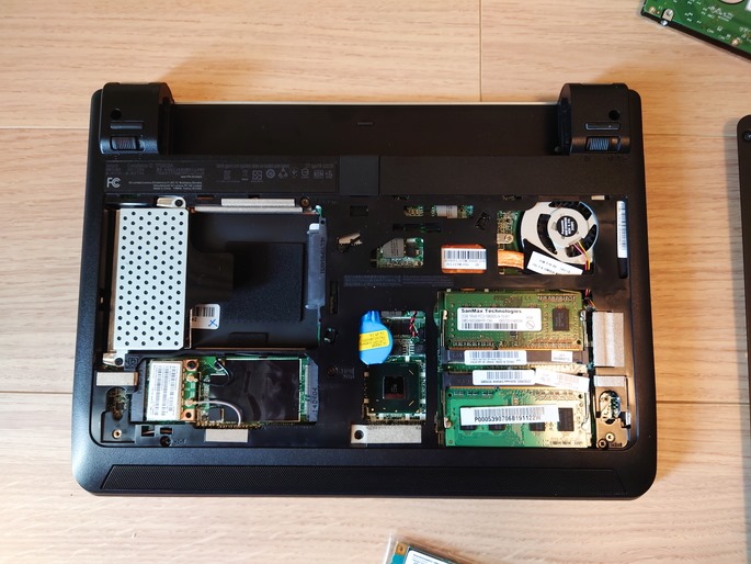ThinkPad E130(2,500円) : 小さいって事は・・・ ThinkPad E130(2,500円) : 小さいって事は・・・