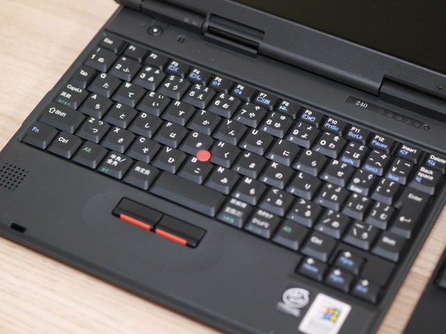 IBM Thinkpad 240 希少品 IBM ThinkPad 240を簡単にレビュー : 小さいって事は・・・