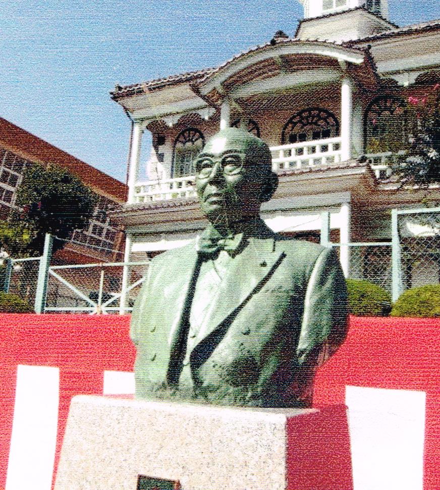 湛山胸像
