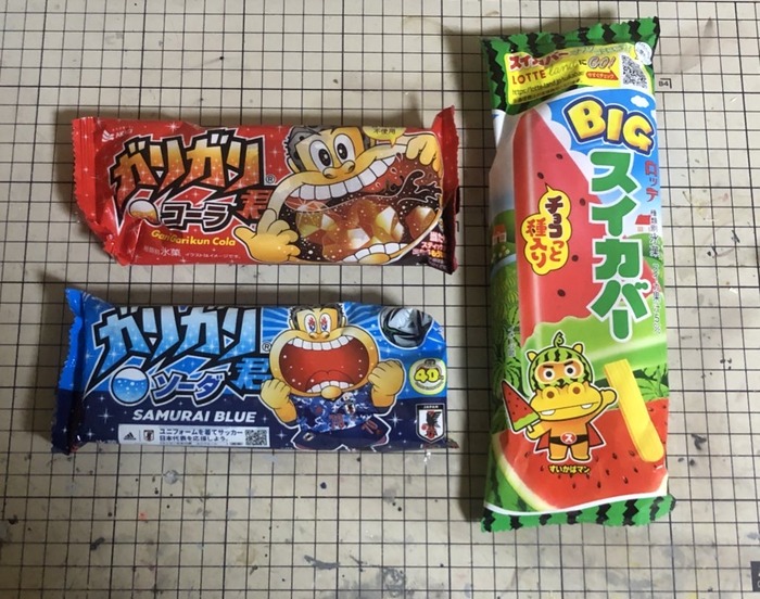 アイスの棒を代用してプラモ用紙やすりの当て木を作る方法