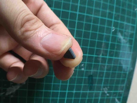 一円玉より小さいパーツを加工しやすくする１００均アイテムとは