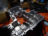闇を抱えたエンジン組立仕込み作業 (6)