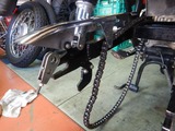 8号機チェーンカバー取り付け (2)