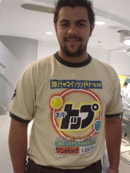 外国人はなんで変な日本語tシャツ着るのか ふたまと