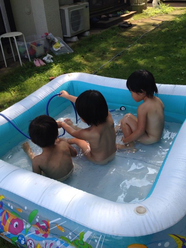 庭プール解禁 ひるねのじかん