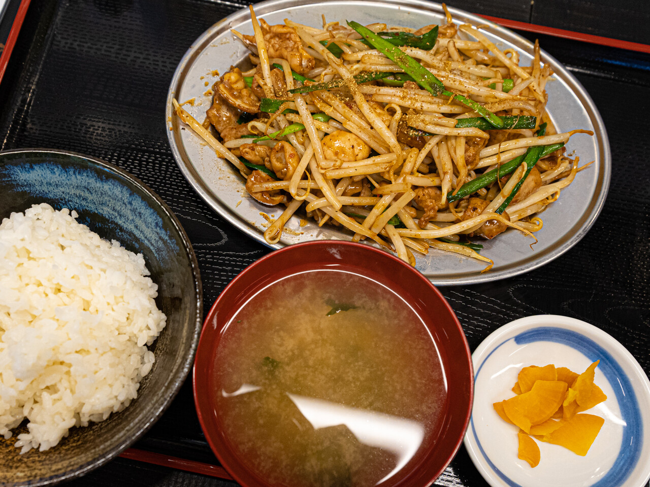 串屋横丁 八丁堀店 ランチ営業始めたぞ しびれホルモン定食 700円 Pekohara Log ぺこはらログ