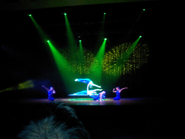 shanghai-0607-3-chinese-acrobatcircus-2