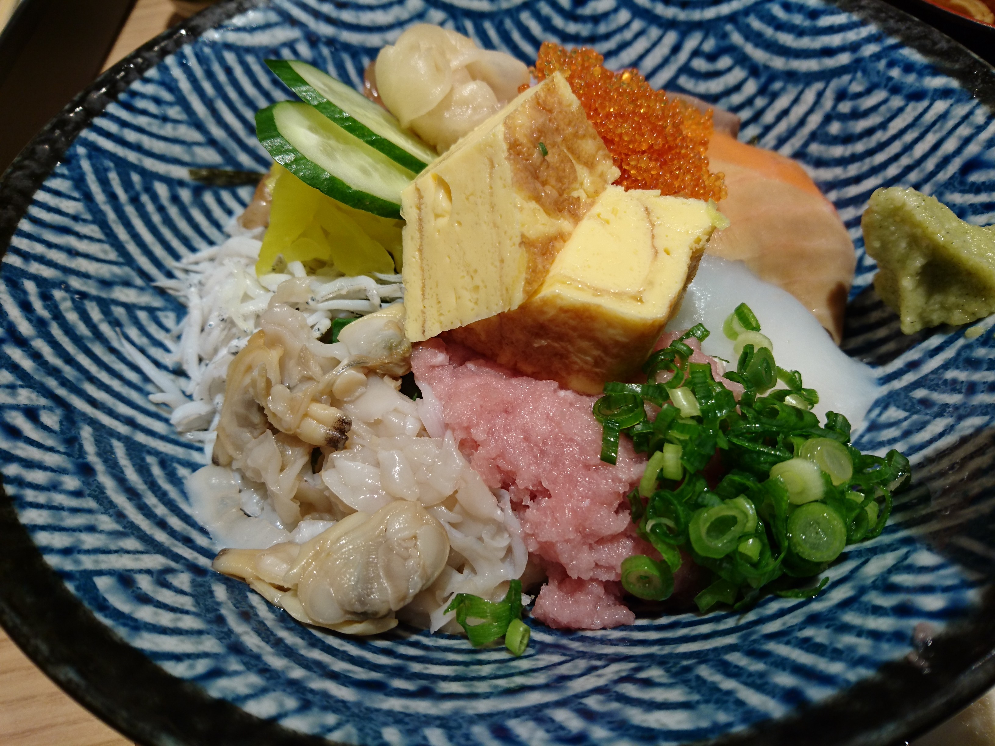 特上の海鮮丼 牡蠣フライ 魚盛 阪急西宮ガーデンズ店 冥王星へ連れてって