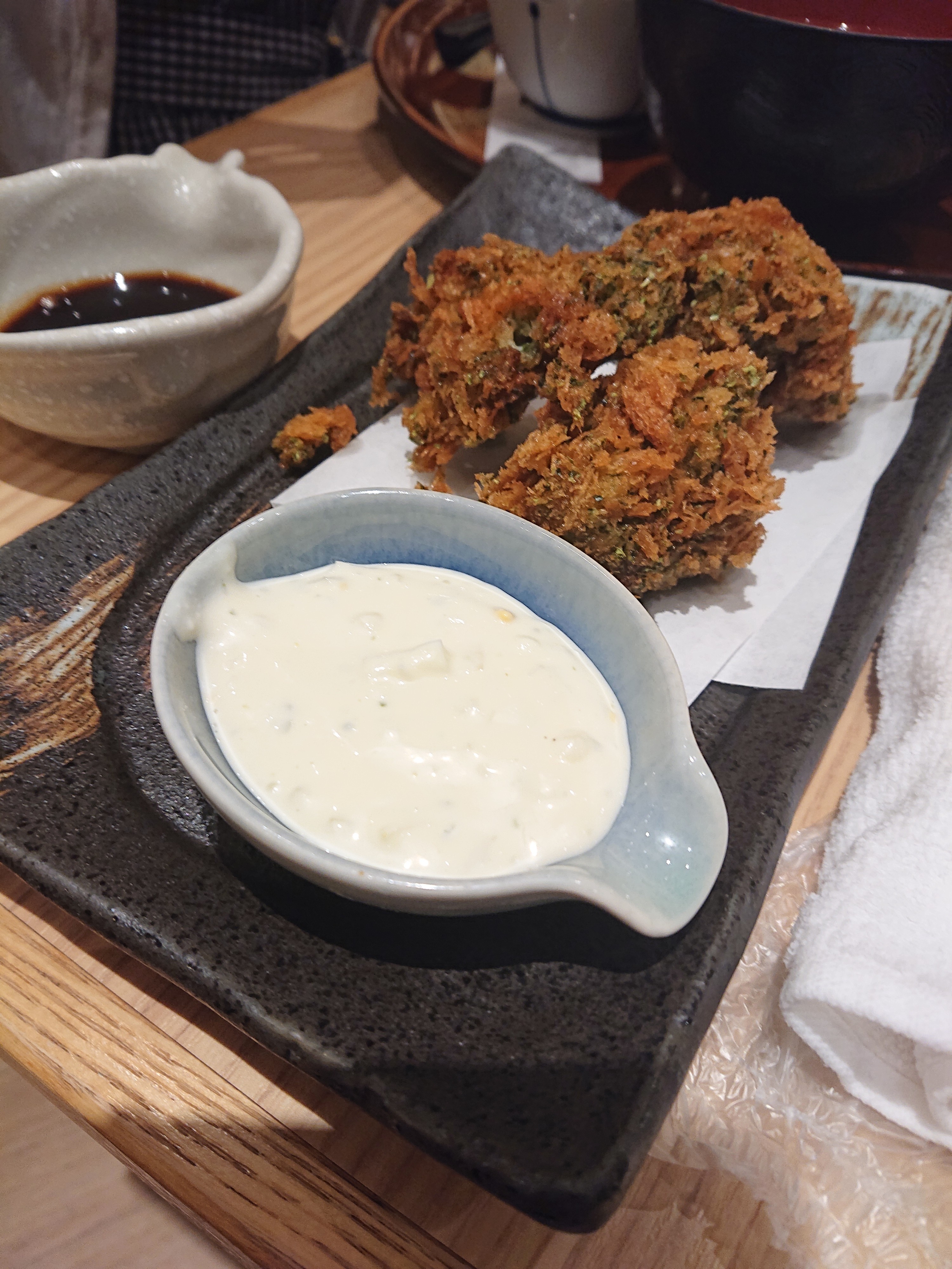 特上の海鮮丼 牡蠣フライ 魚盛 阪急西宮ガーデンズ店 冥王星へ連れてって