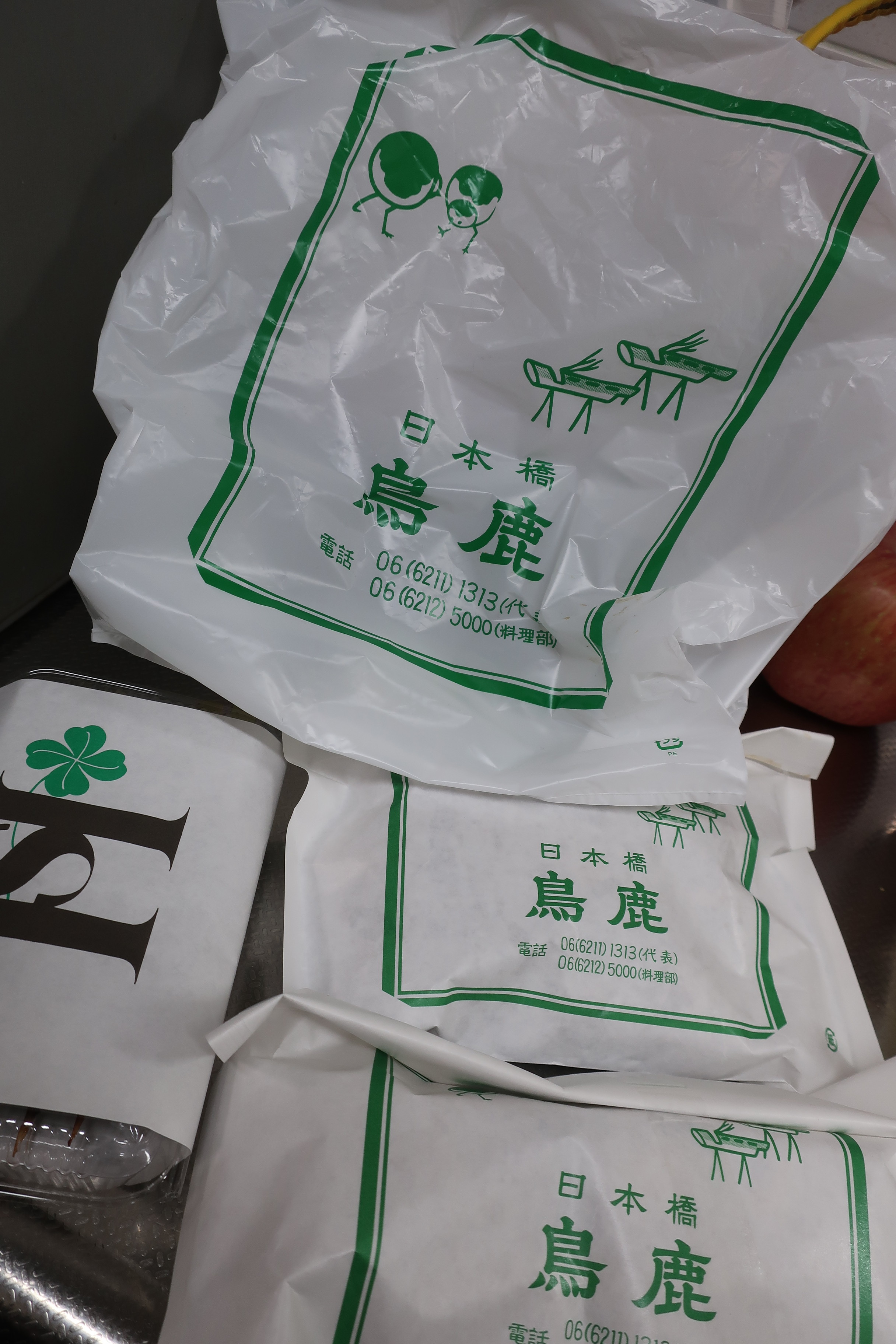 デパ地下グルメ いつも長蛇の列になっている美味しいと評判の焼き鳥 日本ばし とり鹿 阪神梅田店 冥王星へ連れてって デパ地下グルメ いつも長蛇の列になっている美味しいと評判の焼き鳥 日本ばし とり鹿 阪神梅田店 冥王星へ連れてって