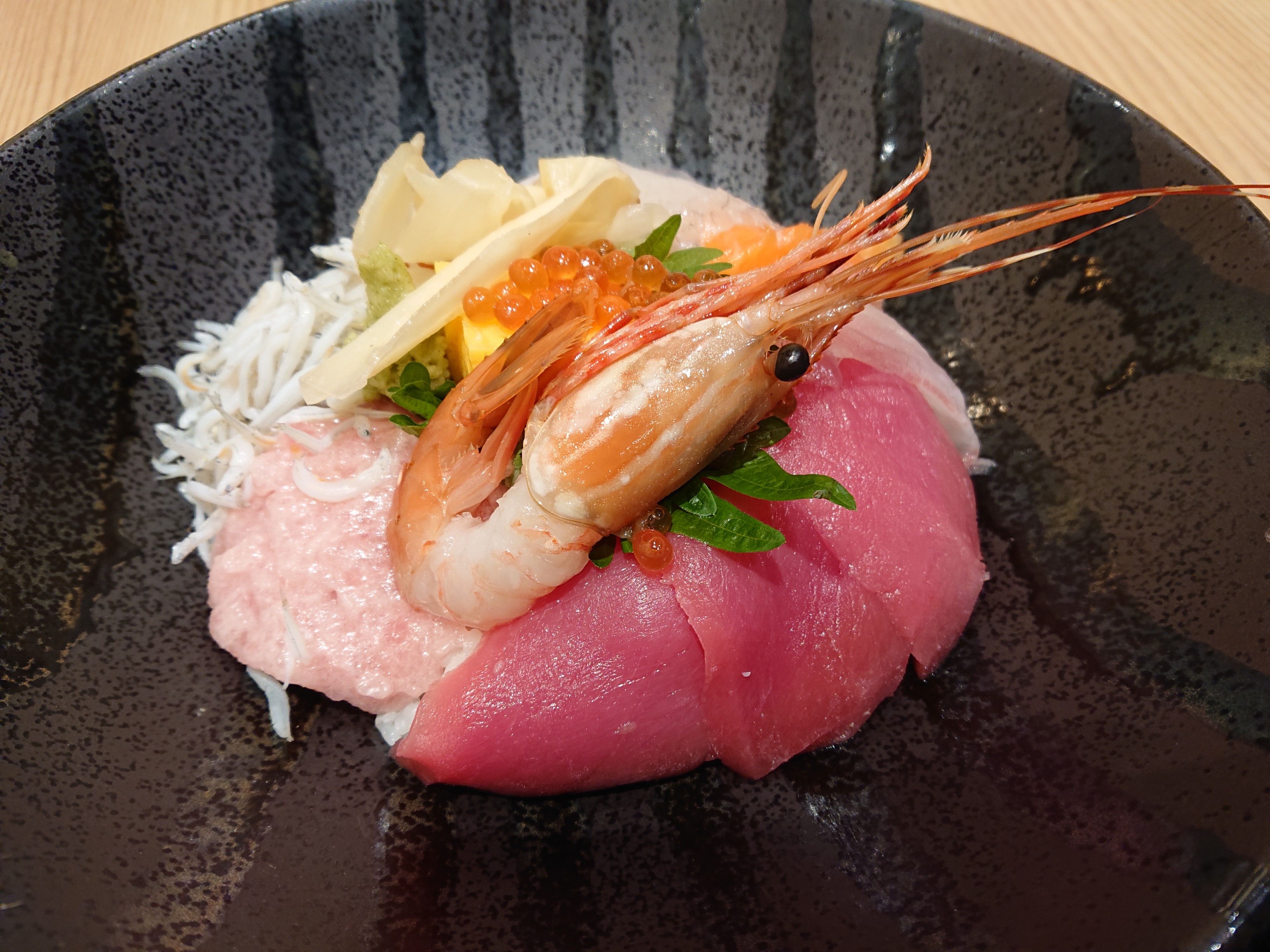 特上の海鮮丼 牡蠣フライ 魚盛 阪急西宮ガーデンズ店 冥王星へ連れてって