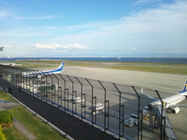kobe-airport-111003-1