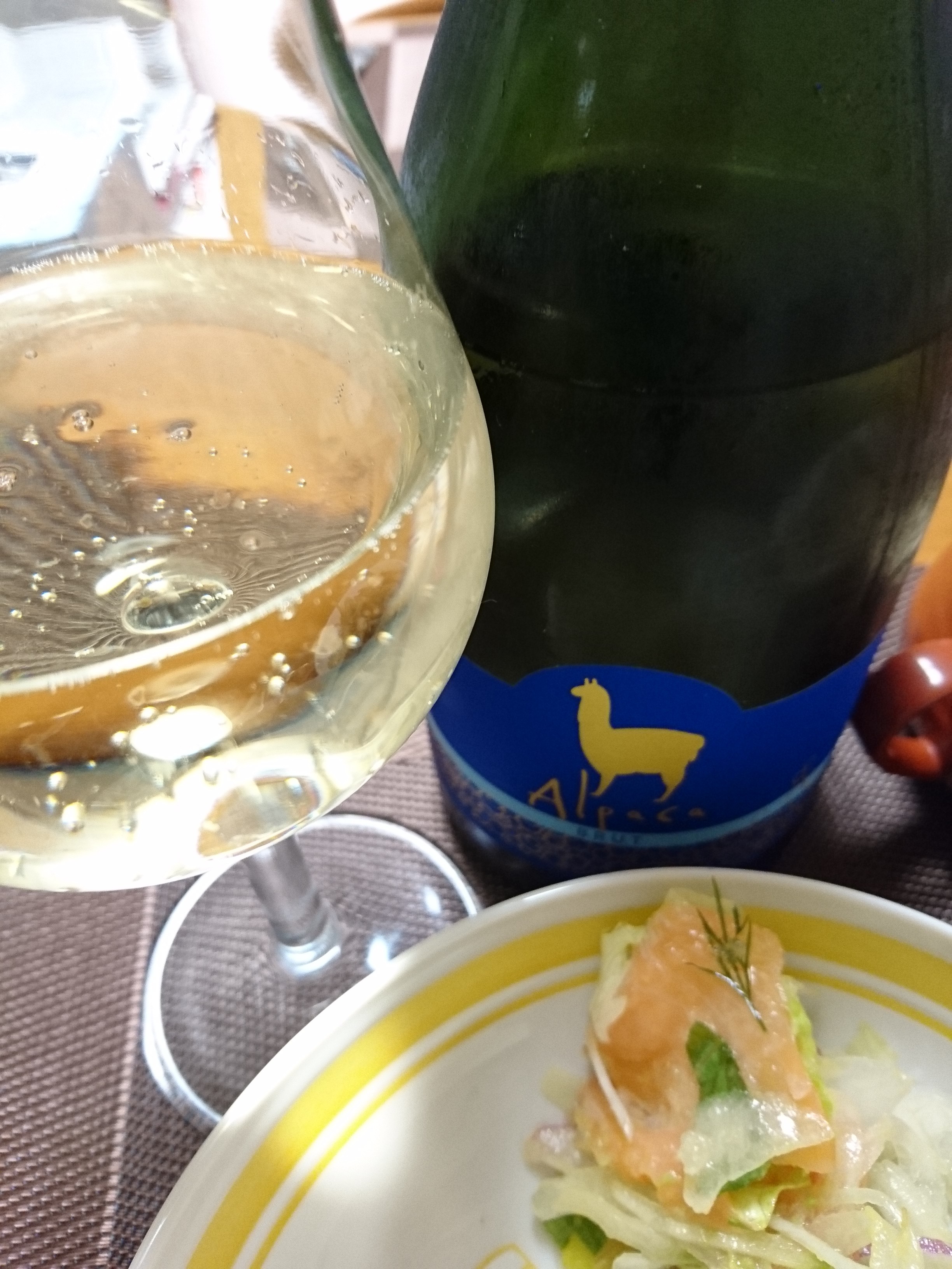 アルパカのスパークリングワイン サンタ ヘレナ アルパカ スパークリング ブリュット と春のクリームパスタ柚子胡椒風味 冥王星へ連れてって