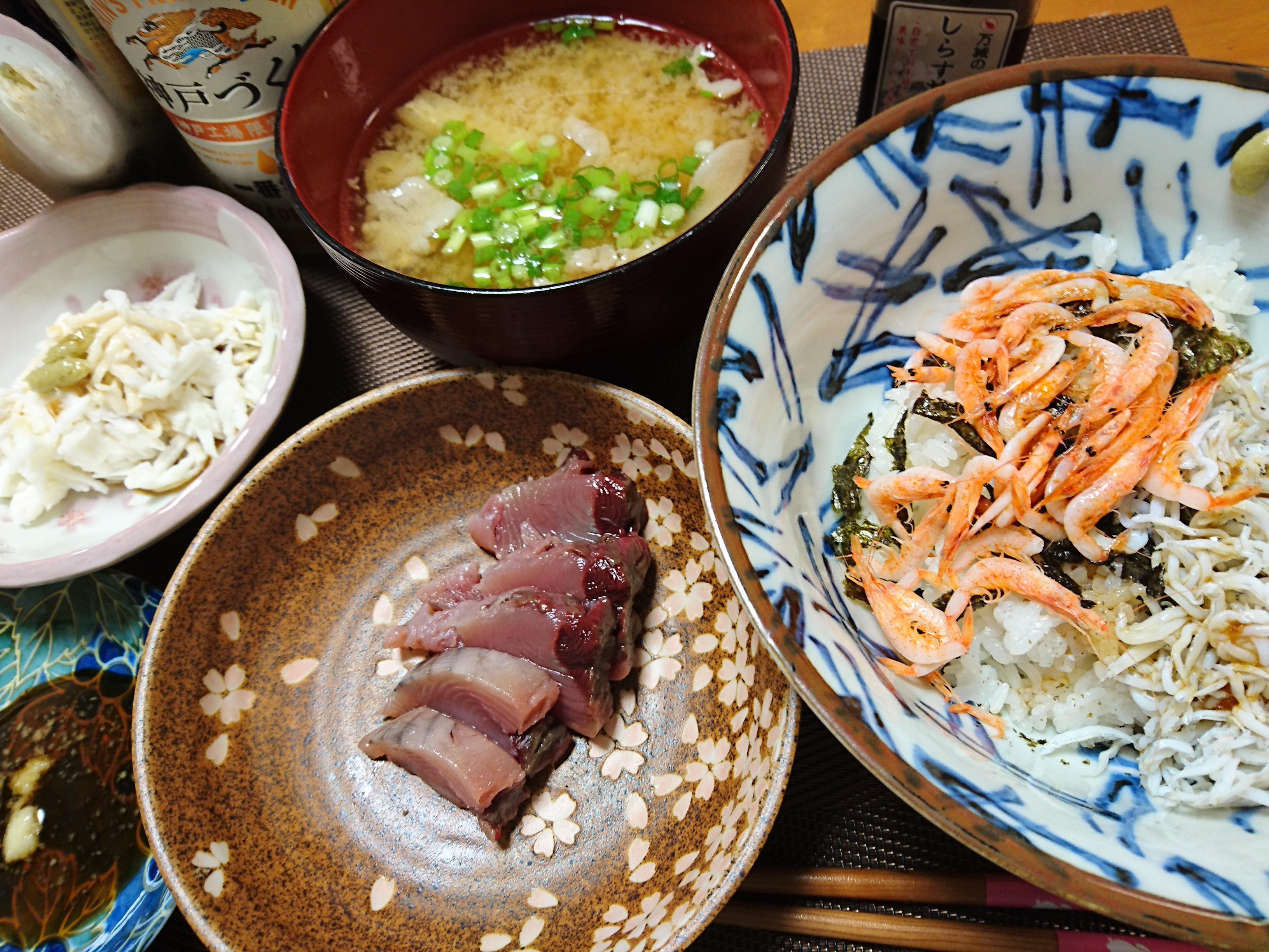 南紀白浜とれとれ市場で買ったしらすで しらす丼 冥王星へ連れてって 南紀白浜とれとれ市場で買ったしらすで しらす丼 冥王星へ連れてって