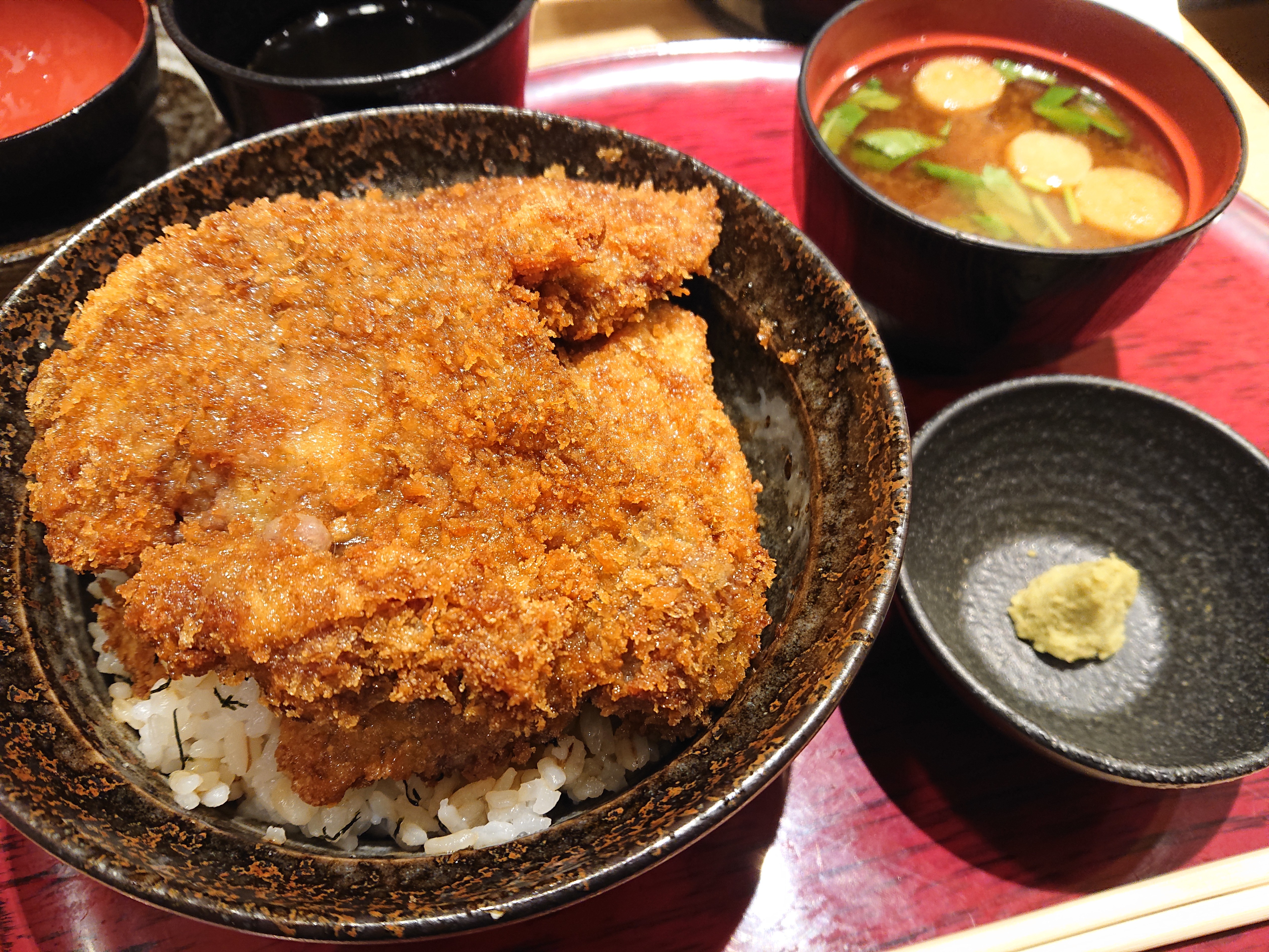 巷で噂の 牛カツ京都勝牛 神戸三宮センタープラザ店 で 牛たれカツ丼 冥王星へ連れてって