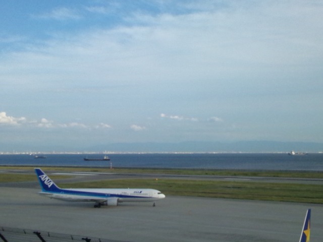 kobe-airport-111003-2