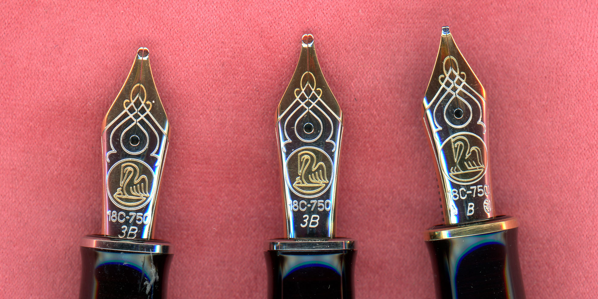 万年筆評価の部屋:Pelikan M800/M805 青縞軸の本流は?