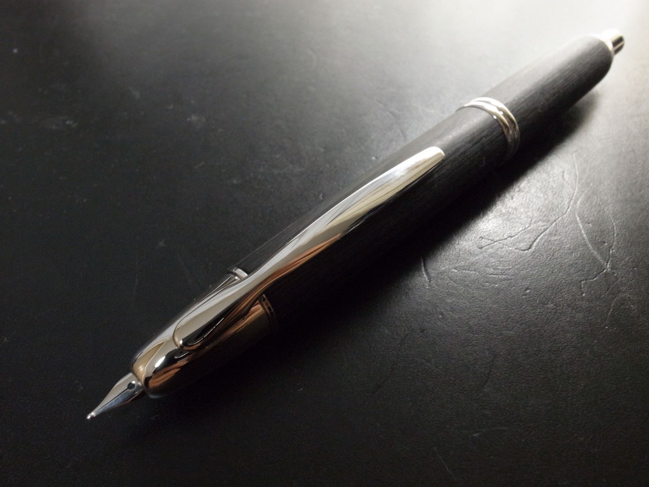 パイロット キャップレス 木軸 黒 : スティログラフィカ