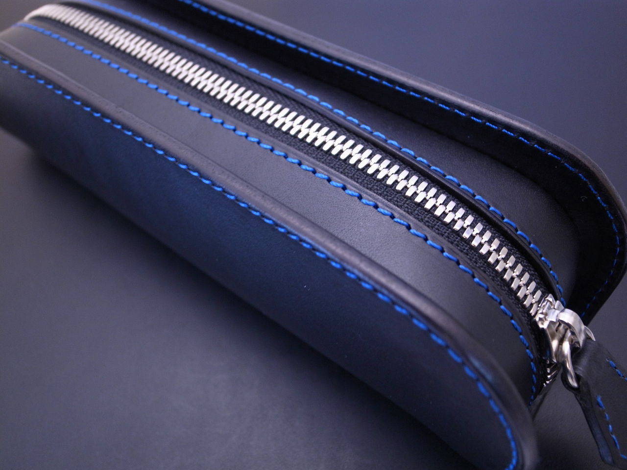 ル・ボナー デブペンケース ブッテーロ黒革＋青ステッチ : スティロ