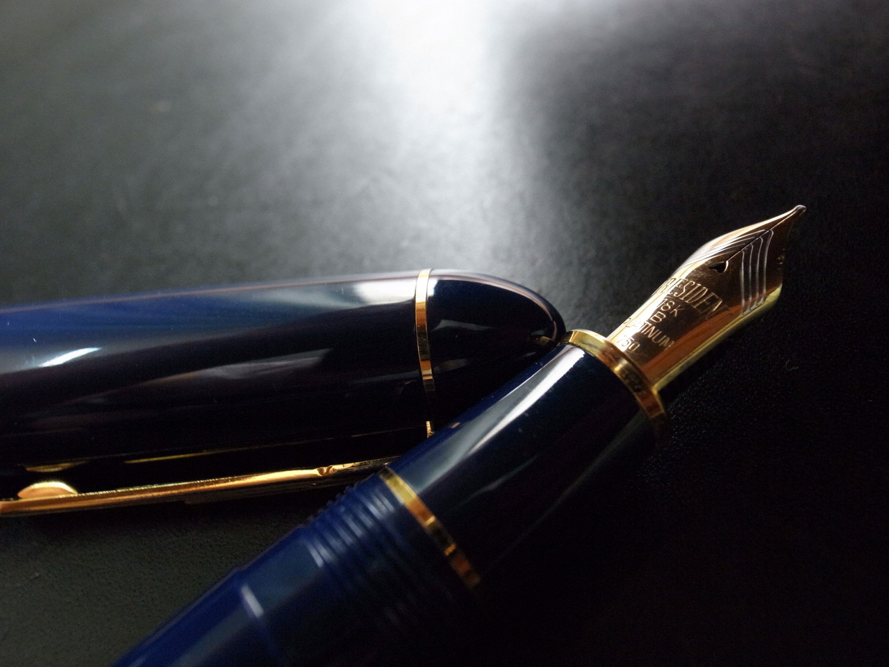 PLATINUM PRESIDENT BLUE 万年筆　字幅B PLATINUM President Fountain Pen - Blue | PenSachi - Japan