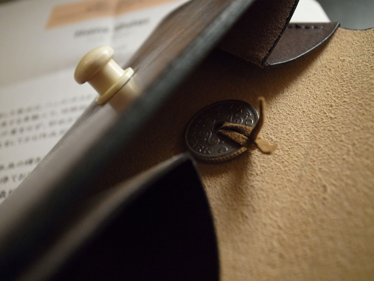 ハンス・オスター 茶革小銭入れ : スティログラフィカ