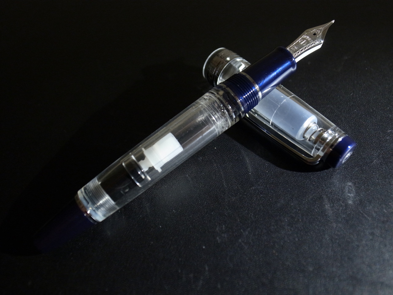 セーラー万年筆 プロフェッショナルギア レアロ趣味の文具箱限定 スケルトンレッド プロフェッショナルギア レアロ スケルトンレッド｜文房具の専門