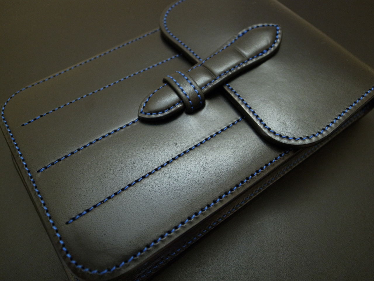 【箱付き】ワイルドスワンズ ピークアブー 万年筆ケース 3本挿し　黒 箱付き】ワイルドスワンズ ピークアブー 万年筆ケース 3本挿し 黒 残り