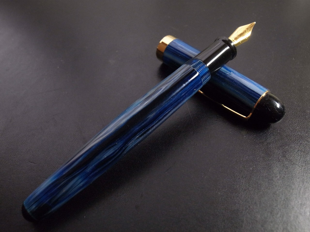 大西製作所 セルロイド ウッドライン柄 ダークブルー : スティログラフィカ