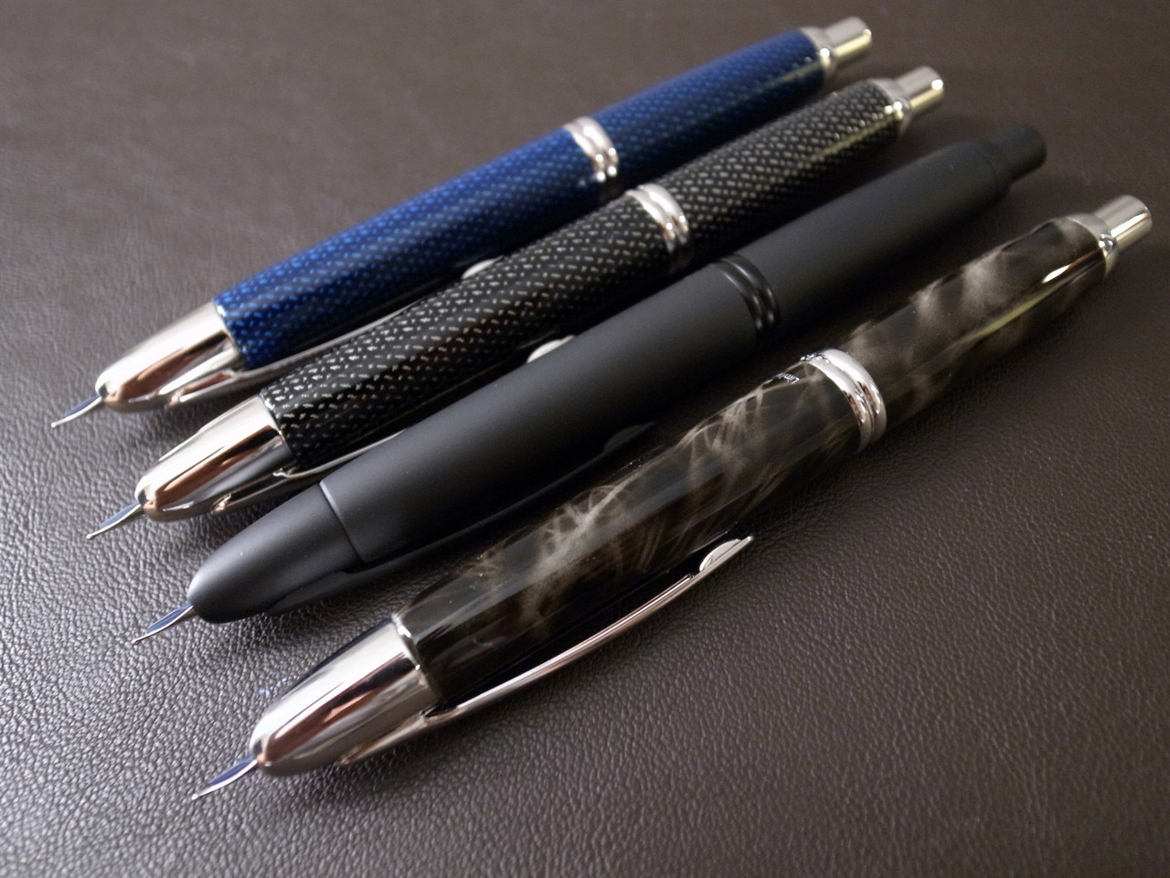 パイロット キャップレス 2012年 限定 ブラックマーブル　万年筆 新品)PILOT パイロット 万年筆 キャップレスSE マーブルブラック