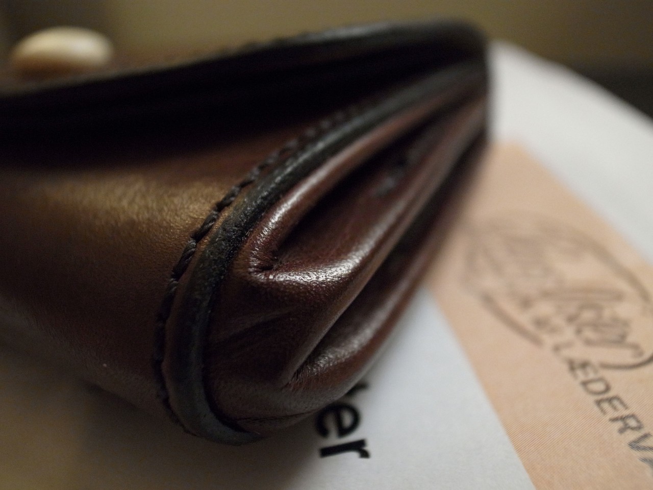 ハンスオスター　本革製小型財布 ダークブラウン ハンス・オスター 茶革小銭入れ : スティログラフィカ