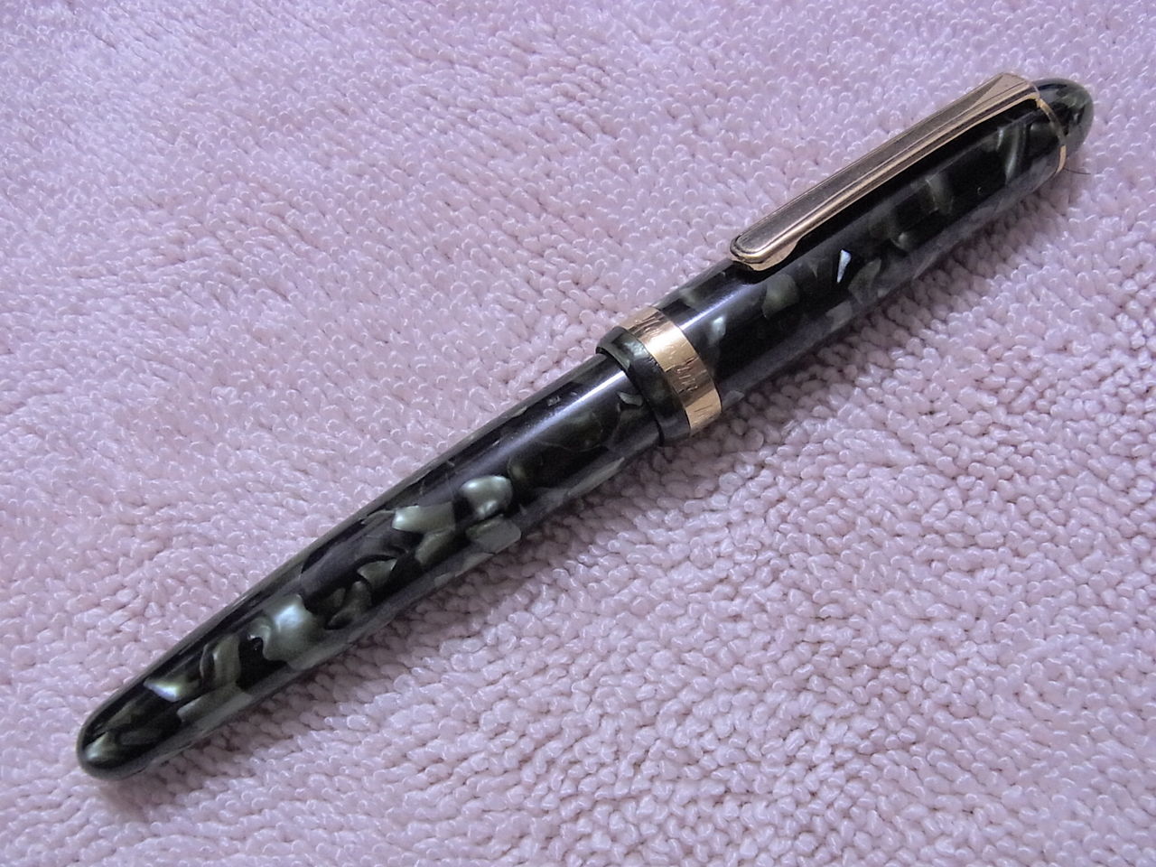 プラチナ万年筆 PLATINUM 3776 マーブル エボナイト F 中古 プラチナ万年筆 PLATINUM 3776 マーブル エボナイト F 中古